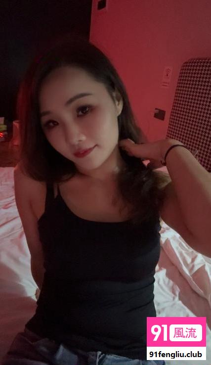 长腿服务型少妇